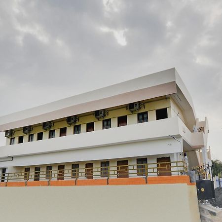 โอโย 63029 อรุทรา เรซิเดนซี Hotel Podanur ภายนอก รูปภาพ