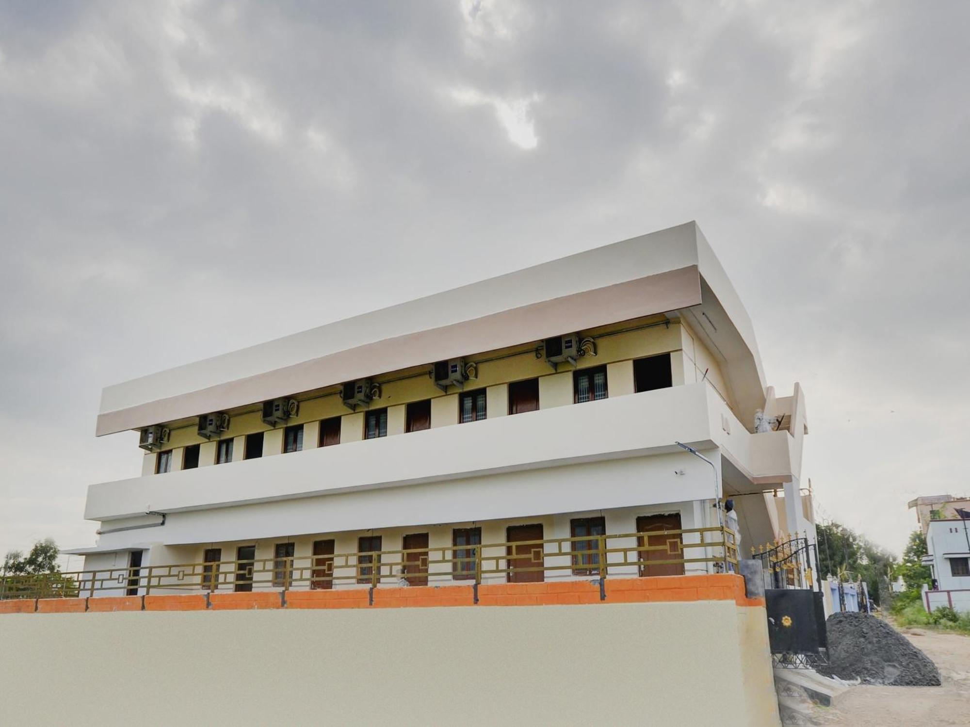 โอโย 63029 อรุทรา เรซิเดนซี Hotel Podanur ภายนอก รูปภาพ