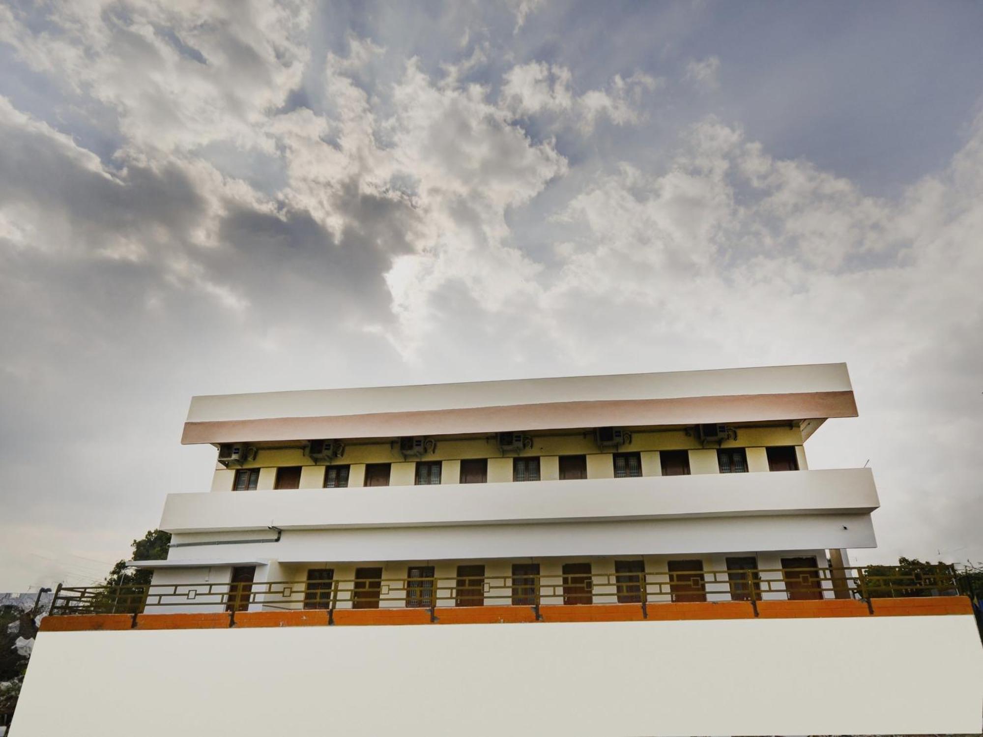 โอโย 63029 อรุทรา เรซิเดนซี Hotel Podanur ภายนอก รูปภาพ