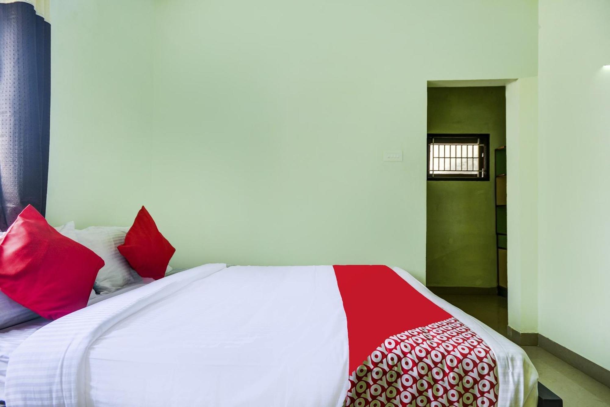 โอโย 63029 อรุทรา เรซิเดนซี Hotel Podanur ภายนอก รูปภาพ